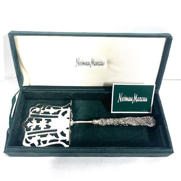 Vintage Godinger Neiman Marcus Grape Motif Silver Serving Piece + Velvet Box HTF - Picture 1 of 5